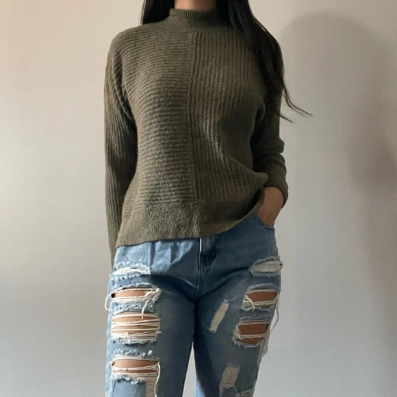 🍃  L.O.G.G. by H&M Green Sweater - Women's Size Medium 🍃 - Picture 2 of 9